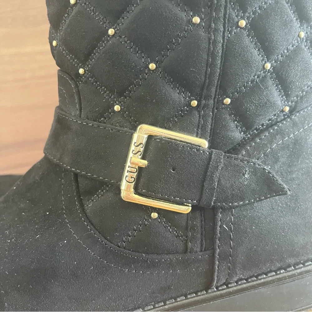 Guess black quilted studded buckle Women boots with inside faux fur Size 10 Y2K